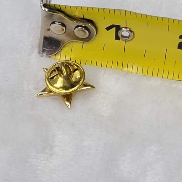 Gold Star Lapel Tack Pin 5 Point Metallic Gold Tone Flat - Picture 7 of 7